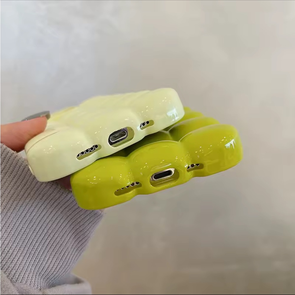 Protective 3D Egg Waffle Grid Case for iPhone 13 (Anti-Drop) - Picture 4 of 8